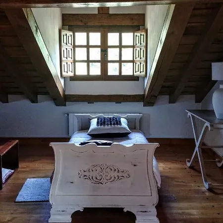 Trisileja En * Novales