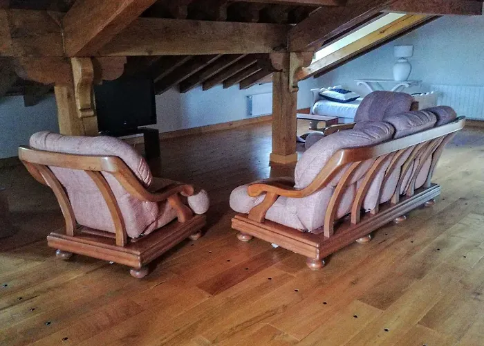 Trisileja En Inn Novales