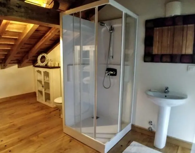 Trisileja En Inn Novales